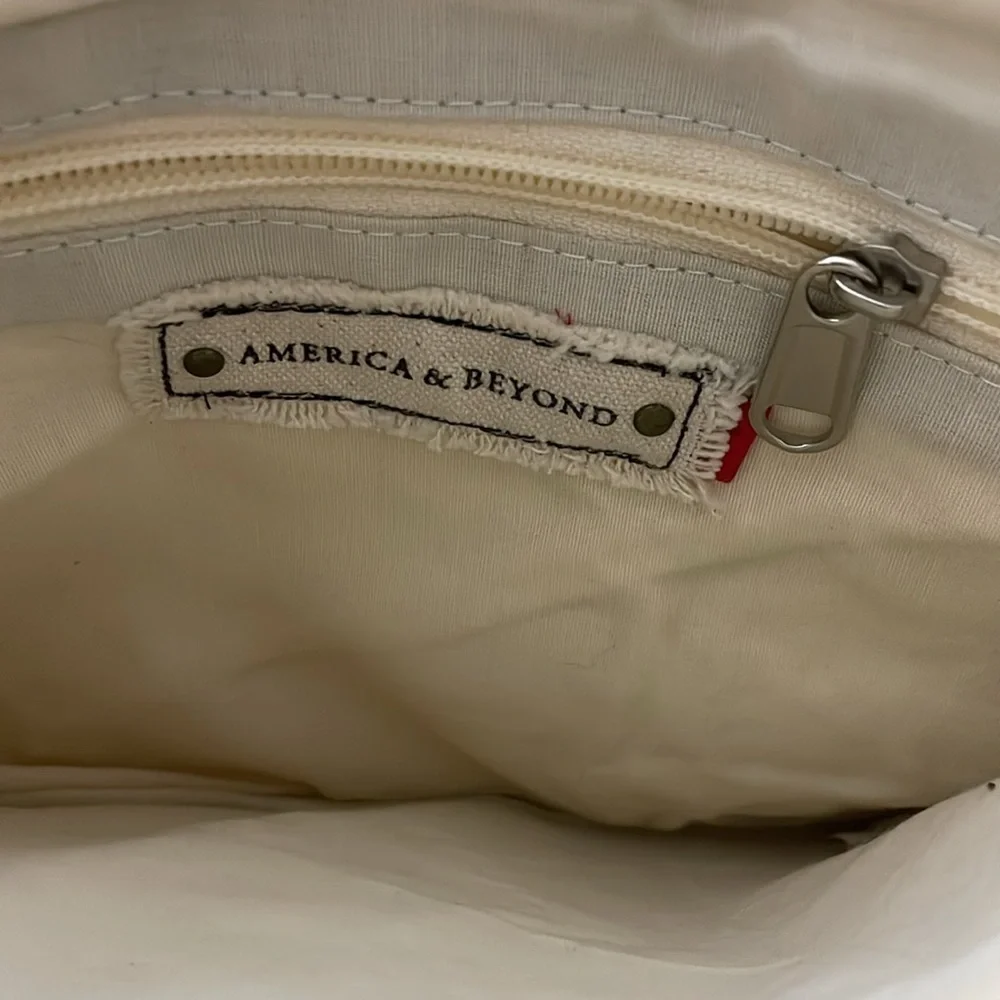 NEW America & Beyond Crossbody Canvas Tan White Metallic Silver Chain Everyday